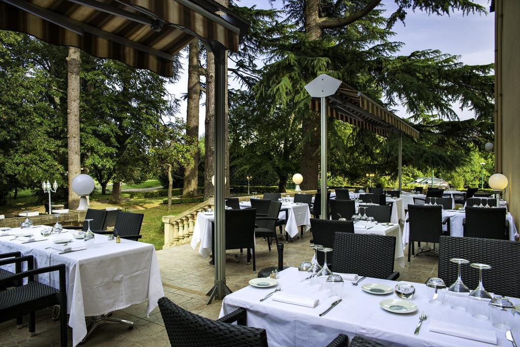 Hotel Restaurant Du Chateau De La Tour Beguey 외부 사진